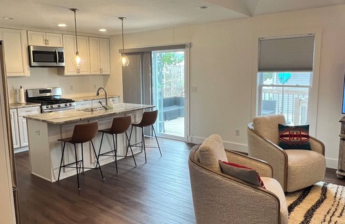 Mishawaka House | Meticulously well appointed home 20 minutes to Notre Dame!