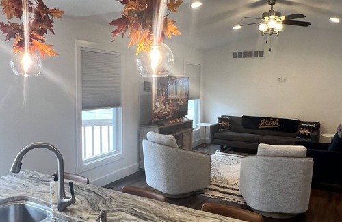 Mishawaka House | Meticulously well appointed home 20 minutes to Notre Dame!