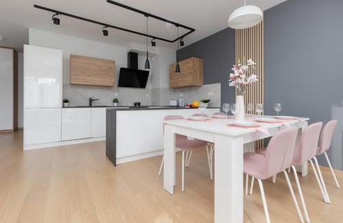 Targowek Apartment | Metro Kondratowicza Warsaw Apartment with Parking by Noclegi Renters