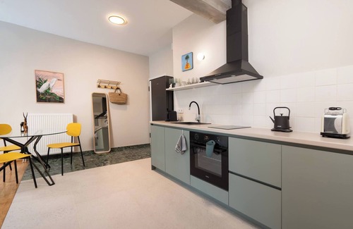 Kinosargous Apartment | Metro Living: 1-BR Modern Haven