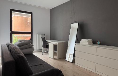 Wola Apartment | Metro Płocka Rooms
