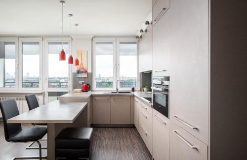 Nowa Praga Apartment | Metro Szwedzka Homely Apartment by BookingHost