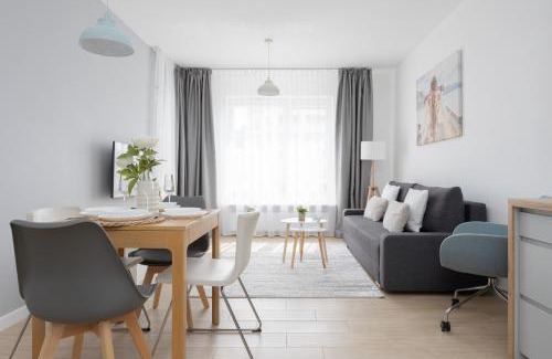 Praga Polnoc Apartment | Metro Targówek One Bedroom Apartment for 4 with Furnished Balcony by Noclegi Renters