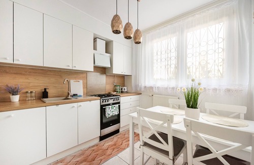 Targowek Apartment | Metro Zacisze Fausta House with Garden