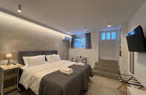 Ilisia Apartment | MetroSide & Concert Hall Studio by ΜΡS