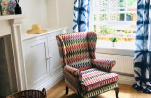 Marlborough House | Mews Cottage off Marlborough High Street