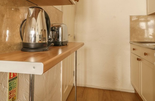 Braithwaite Cottage | MEWS STUDIO COTTAGE 7, pet friendly, with a garden in Braithwaite