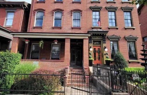 Wilkinsburg House | Mexican War Streets Junior Suite