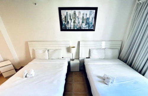 Miami Beach House | Miami Beach Ocean side condo Internal name: 424 (A)
