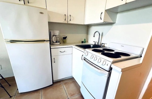 Miami Beach House | Miami Beach Ocean side condo Internal name: 424 (A)