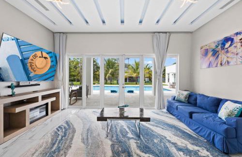 Princeton Villa | Miami Getaway in The White House , Family ,Friends Close to Miami Beaches and the Keys West
