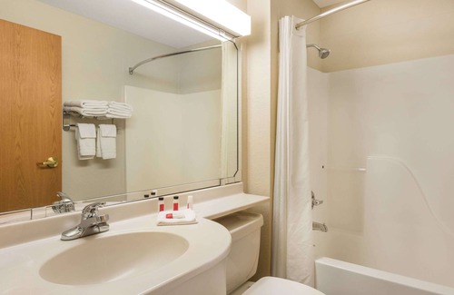 Ste Genevieve Hotel | Microtel Inn & Suites by Wyndham Sainte Genevieve