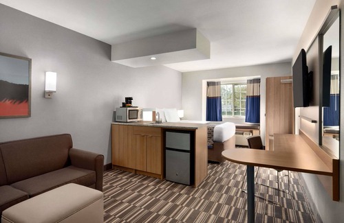 Broadmoor Hotel | Microtel Inn & Suites by Wyndham Baton Rouge