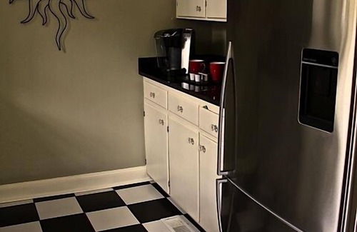 French Quarter Cottage | Mid 1700s Carriage House W/Courtyard, Gated Parking, And A Full Kitchen