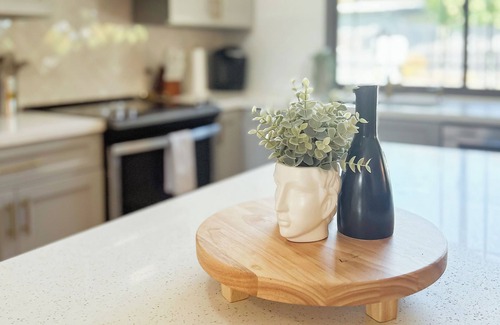 Elk Grove House | Mid-Century 3-bedroom charmer in quiet Old Elk Grove with WiFi, AC and POOL