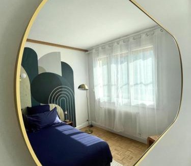 Faubourg Sud Apartment | Mid Century - 3 bedrooms - Parking - 6 people