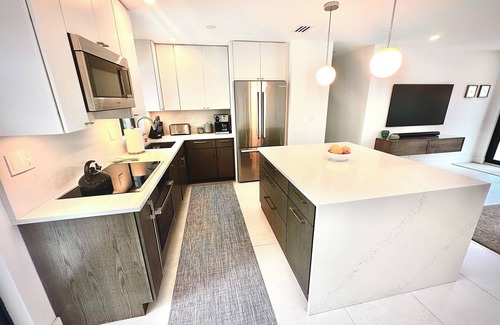 Central Corals House | Mid-Century Coastal Paradise