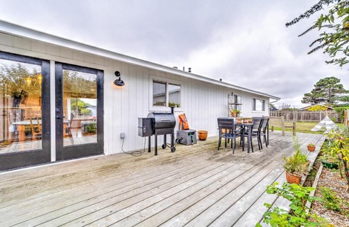 Arcata House | Mid-Century Hideaway