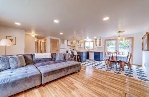 Arcata House | Mid-Century Hideaway