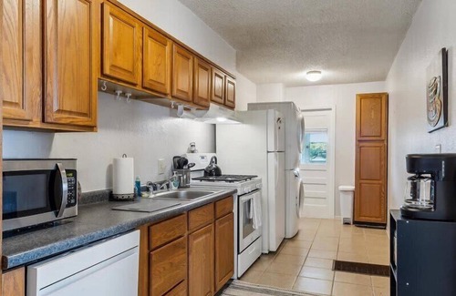 Tulsa Apartment | Mid-Century Modern 2BR Duplex |TU & expo.