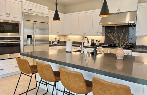Irvine House | Mid-Century Modern 3-Bedroom Home in Heart of Irvine
