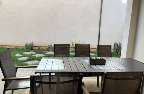 Irvine House | Mid-Century Modern 3-Bedroom Home in Heart of Irvine