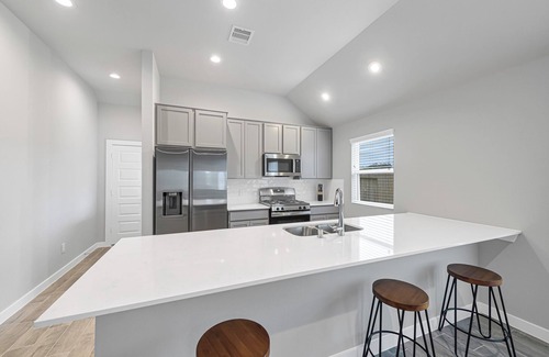 Barker House | Mid-Century Modern Cozy Cottage in Katy, TX