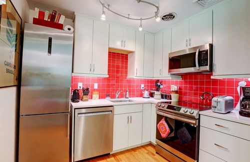 Woodstock House | Mid-Century Modern House Convenient to All that Woodstock has to Offer.