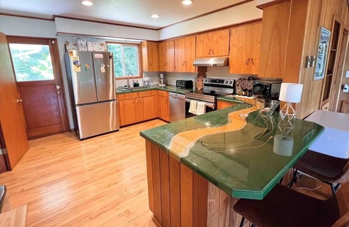 Yachats House | Mid-Century Modern House on National Park with Ocean Views