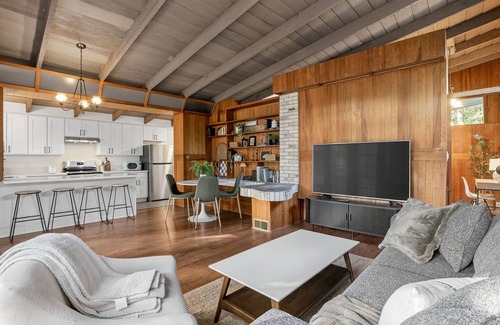West Haven-Sylvan House | Mid-Century Nest, Near Forest Park