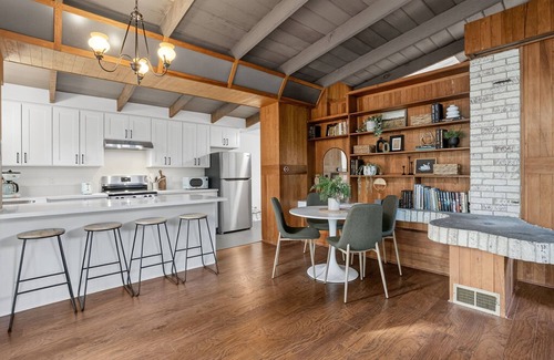 West Haven-Sylvan House | Mid-Century Nest, Near Forest Park