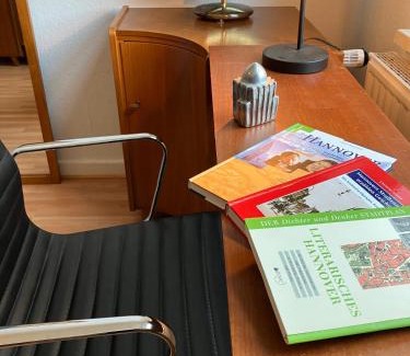 Vahrenwald Apartment | Mid Century Style Messezimmer