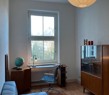 Vahrenwald Apartment | Mid Century Style Messezimmer