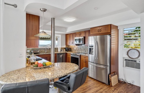 Liliha - Kapalama House | Mid-Century + Views & Privacy near Downtown Honolulu.