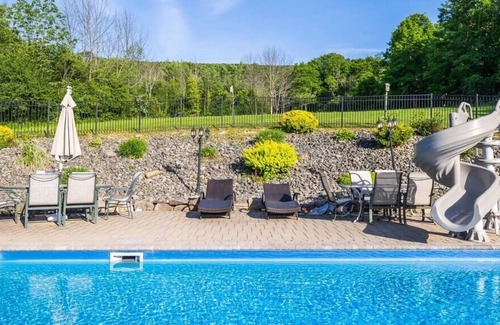 Newburgh Villa | Mid-Hudson Estate: 11 acres, 1 hr to NYC