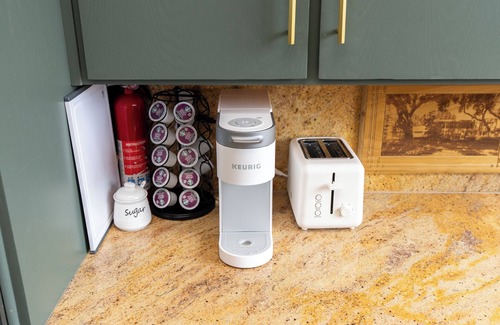 Atascadero House | Mid-Mod Hilltop Retreat Views & Local Wildlife