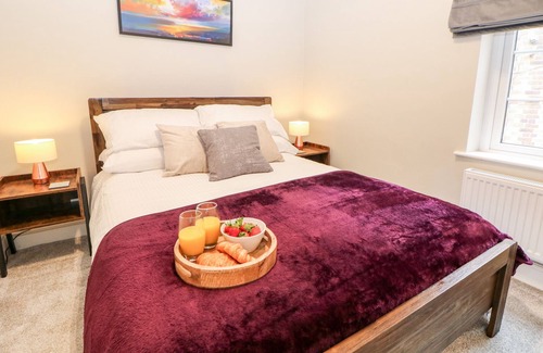 Ashbourne Cottage | MIDDLE COTTAGE, romantic, luxury holiday cottage in Ashbourne