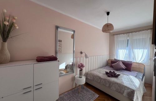 Pecs Apartment | Middle of the city apartman 2