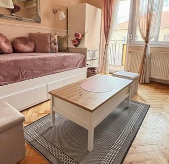 Pecs Apartment | Middle of the city apartman 2