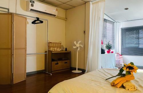 Ramkhamhaeng House | MIDNIGHT CREPES Homecafe/Lifestyle Studio