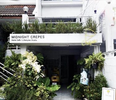 Ramkhamhaeng House | MIDNIGHT CREPES Homecafe/Lifestyle Studio