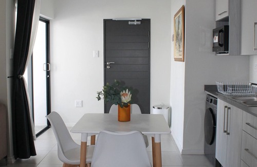 Greater Johannesburg Metropolitan Area Apartment | Midrand near carlswald Lifestyle Shopping Center and San ridge square N1access.