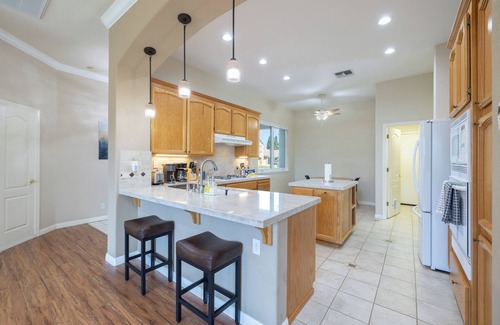Folsom House | Midterm Rental 30 days Cozy 3BR House Family Friendly Lovely Backyard Fast WiFi