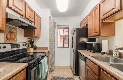 Hedrick Acres Condo | Midtown, 2BR Condo, Pool, Near University of Arizona, Tucson AZ 🌵