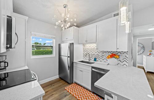 Cocoa Beach Apartment | Midtown Cottage - In the heart of Cocoa Beach