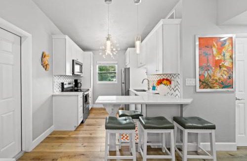 Cocoa Beach Apartment | Midtown Cottage - In the heart of Cocoa Beach