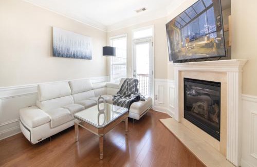 Atlantic Station Area Apartment | Midtown Luxurious Chic Free Parking 6