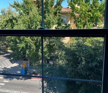 Downtown Sacramento Apartment | Midtown Luxury Apt w/ Balcony