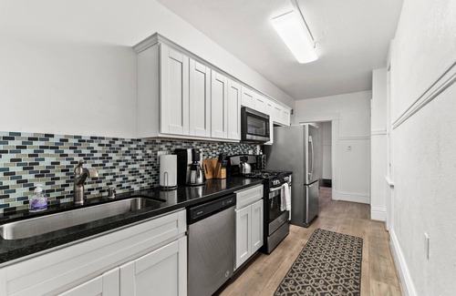 Boulevard Park Apartment | Midtown Sacramento Historic Home