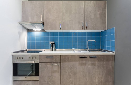Charlottenburg Apartment | Mierendorffplatz Studio Rental: Your Urban Sanctuary